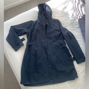 North Face City Breeze Belted Trench Coat in Navy - Like New - Water Resistant